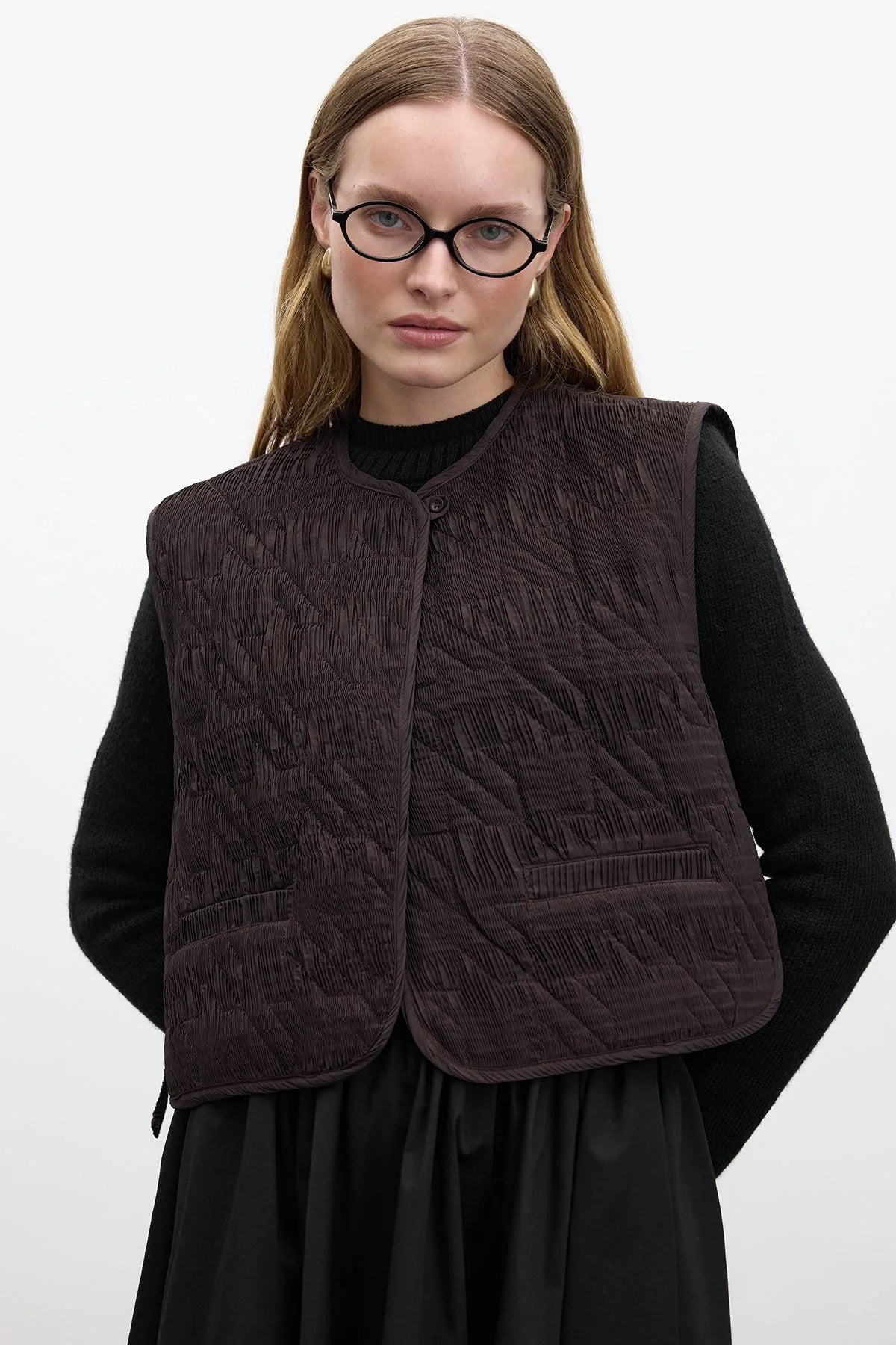 QUILTED EMBROIDERED VEST BITTER COFFEE