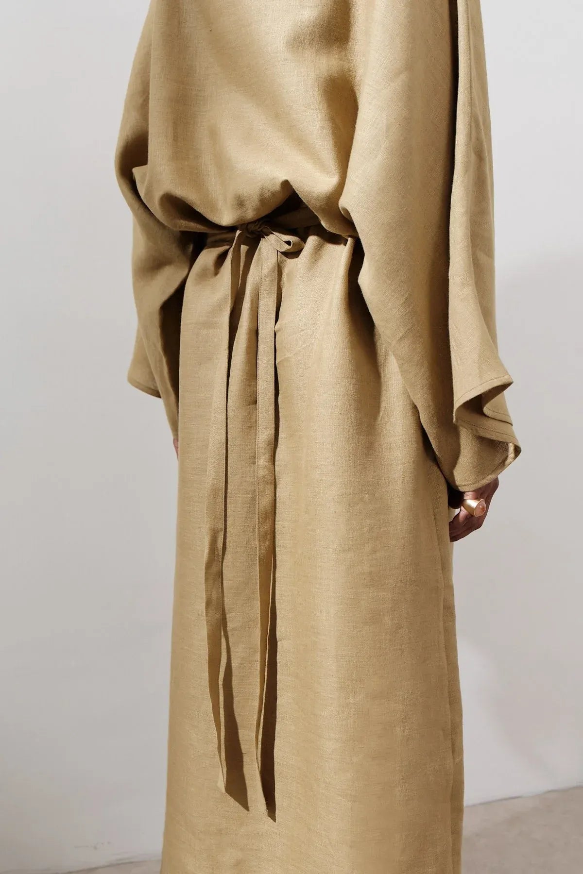 LINEN WIDE TIE DRESS CURRY