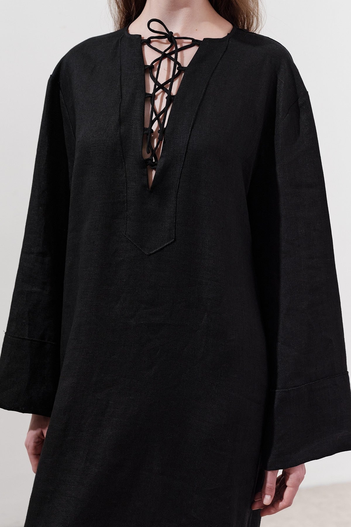 LINEN DRESS WITH TIE DETAILS BLACK