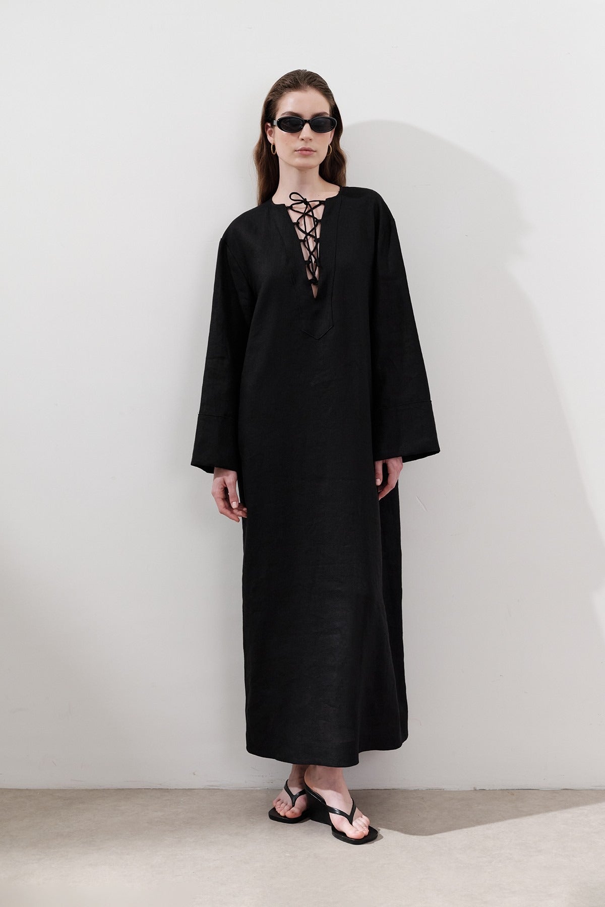 LINEN DRESS WITH TIE DETAILS BLACK