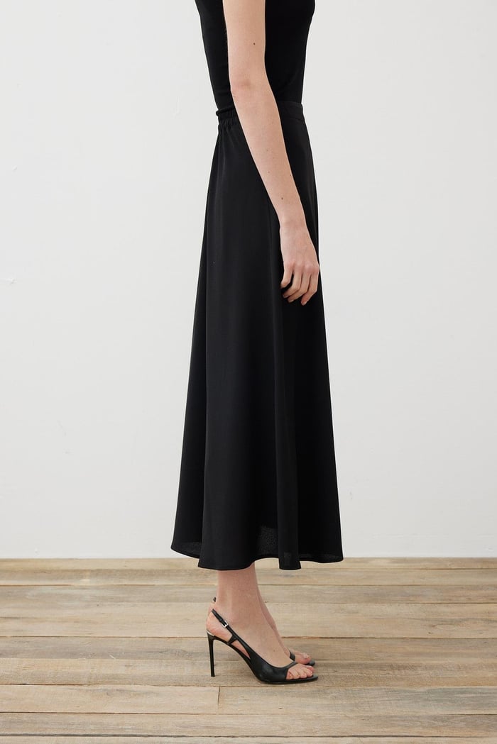 RINA CREPE DIAGONAL SKIRT BLACK