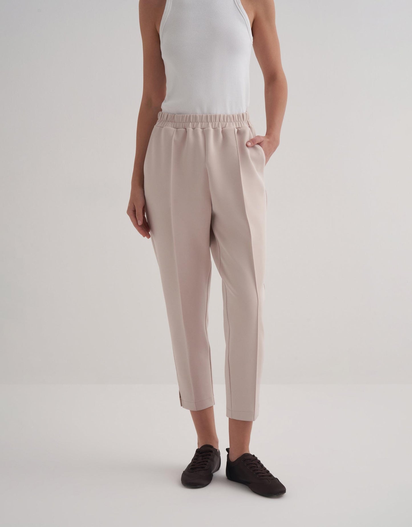 Carrot Form Scuba Pants Beige